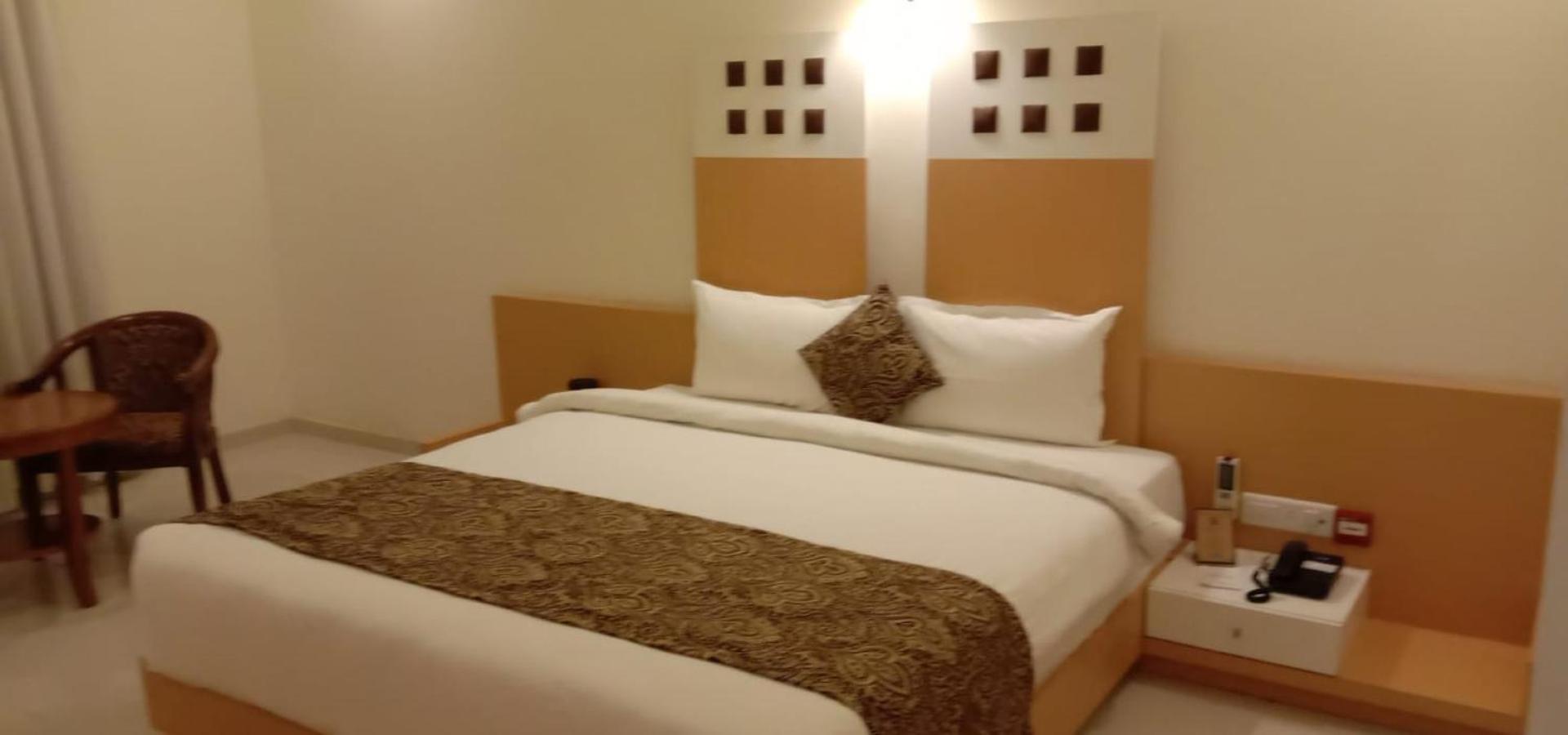 Hotel Roma Kristo Dwārka エクステリア 写真