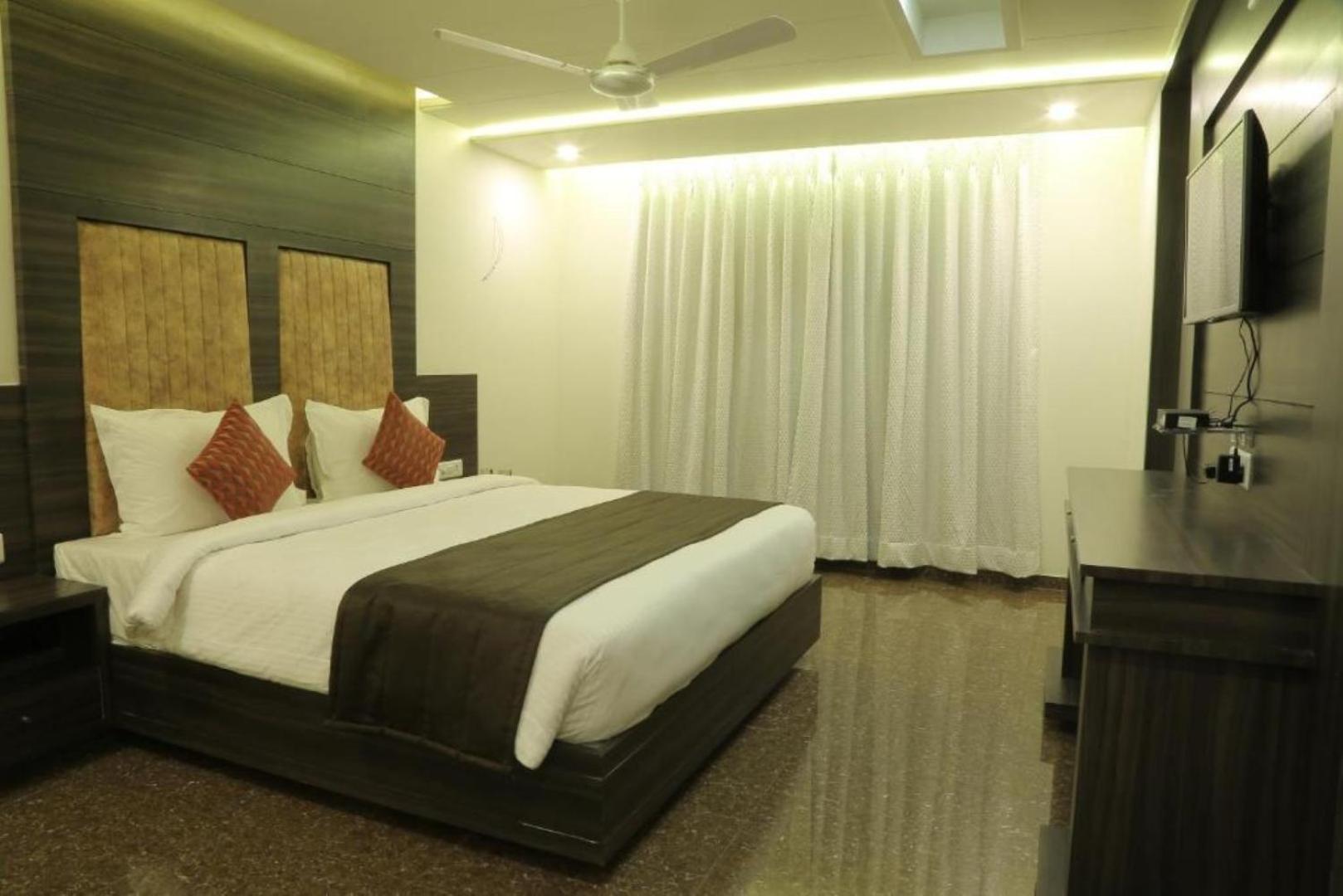 Hotel Roma Kristo Dwārka エクステリア 写真