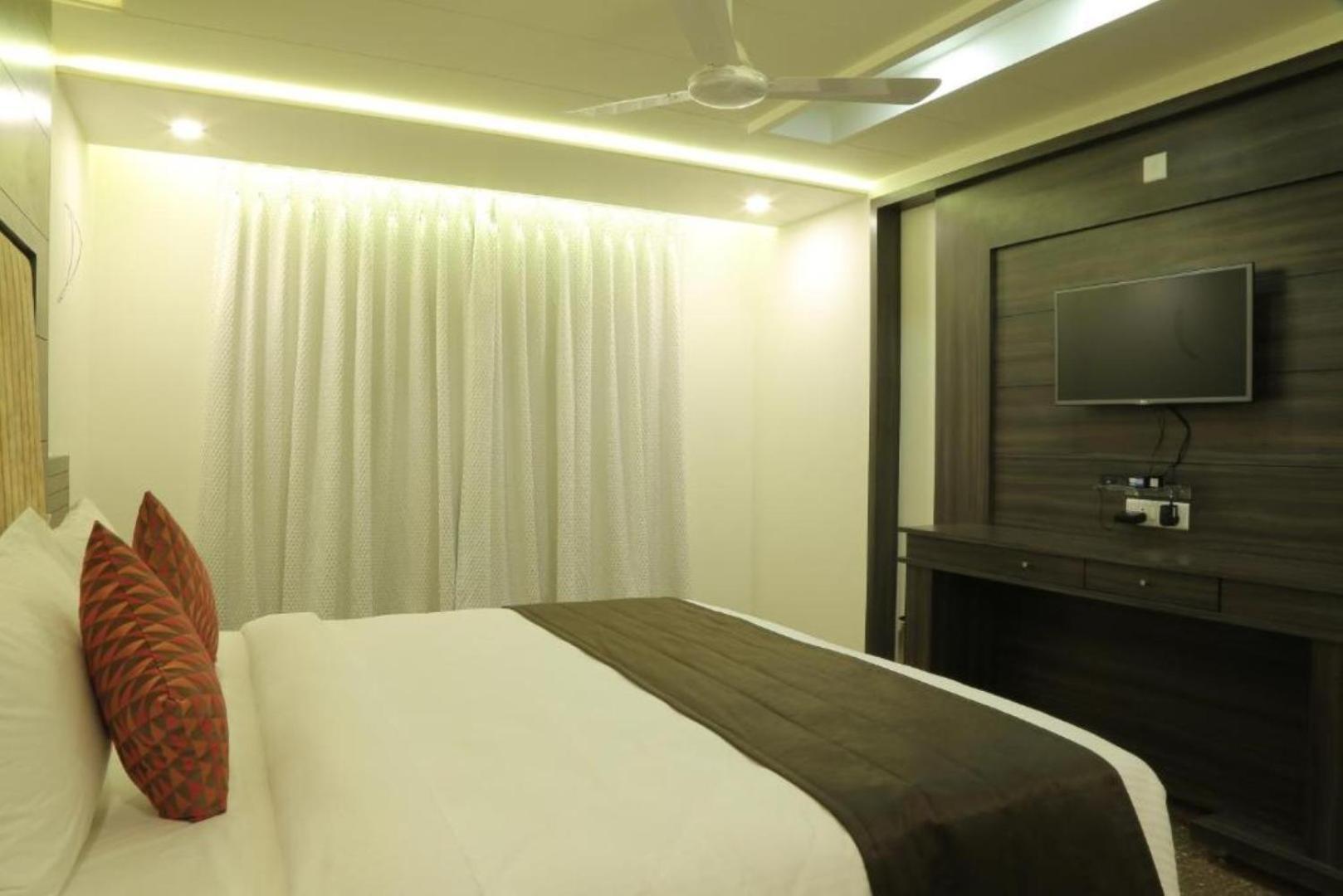 Hotel Roma Kristo Dwārka エクステリア 写真