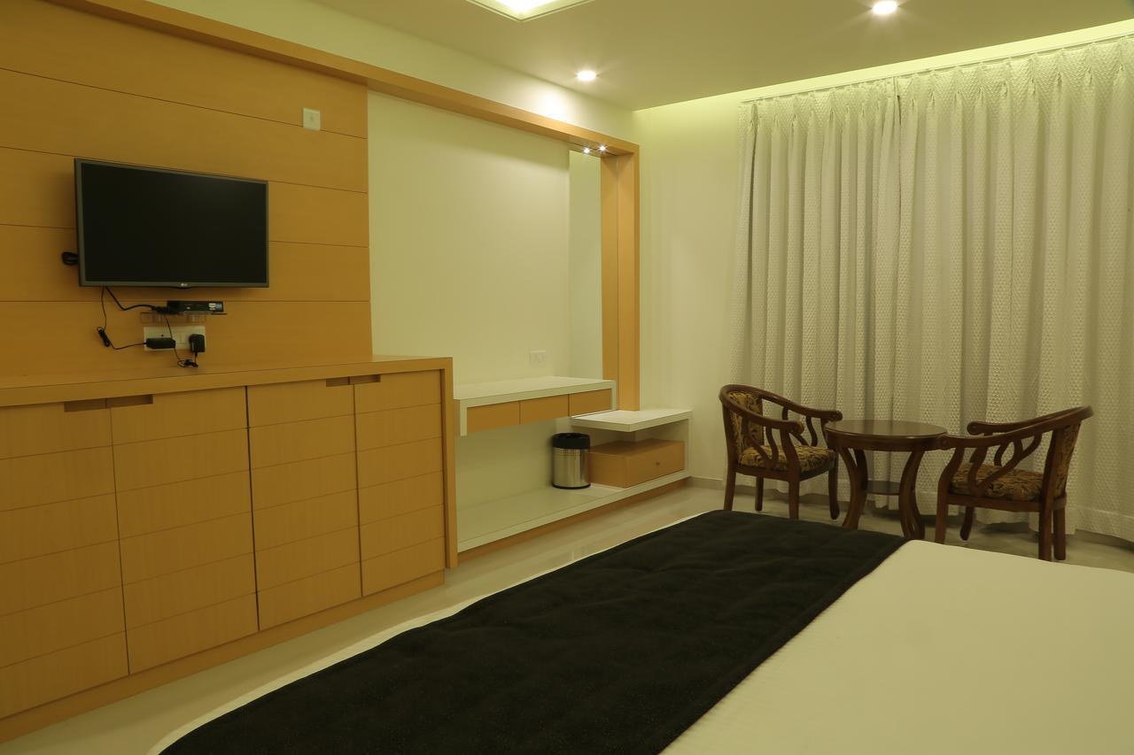 Hotel Roma Kristo Dwārka エクステリア 写真