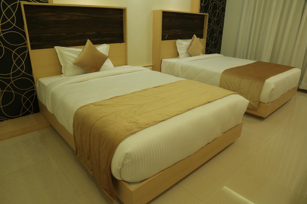 Hotel Roma Kristo Dwārka エクステリア 写真