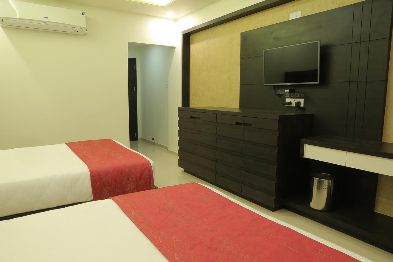 Hotel Roma Kristo Dwārka エクステリア 写真