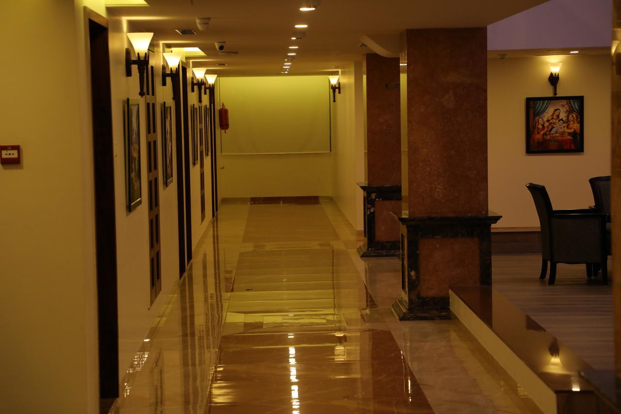 Hotel Roma Kristo Dwārka エクステリア 写真